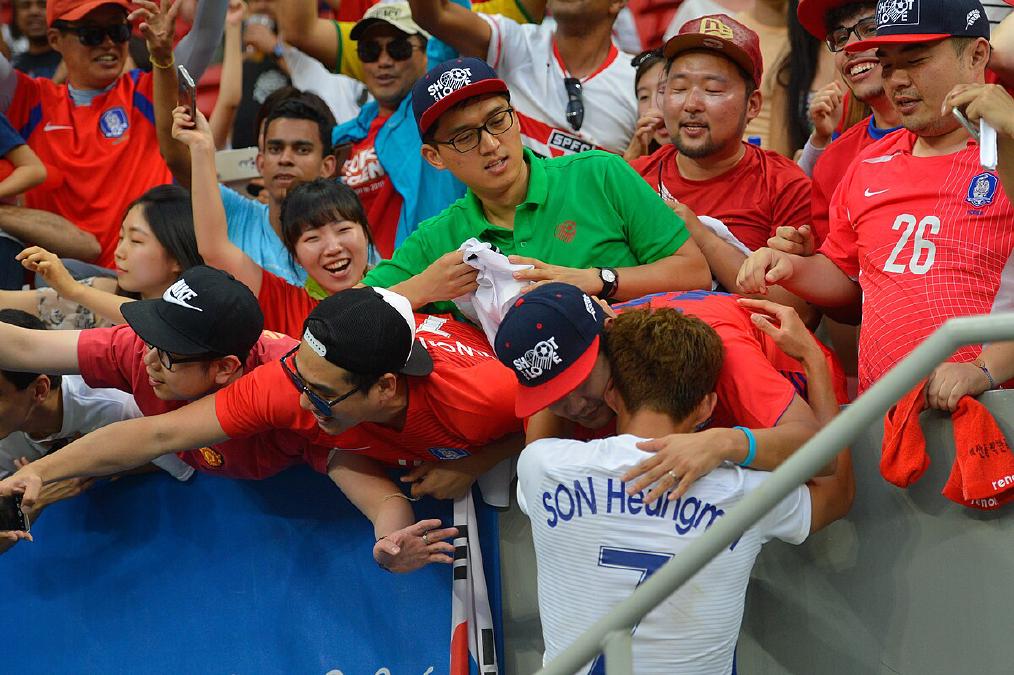 孙兴慜踢球风格战术解构：速度、跑位与终结的艺术