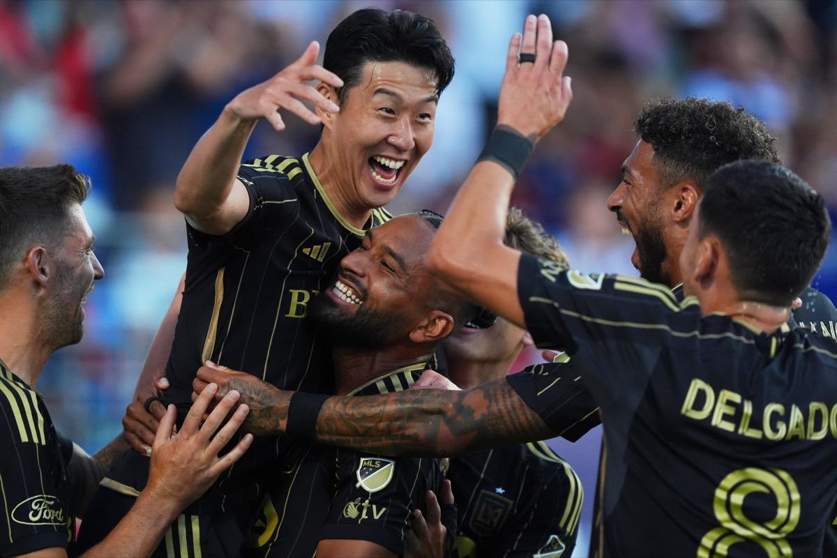 孙兴慜第7助攻！LAFC 1-1平阿拉胡埃伦塞，次回合悬念重重