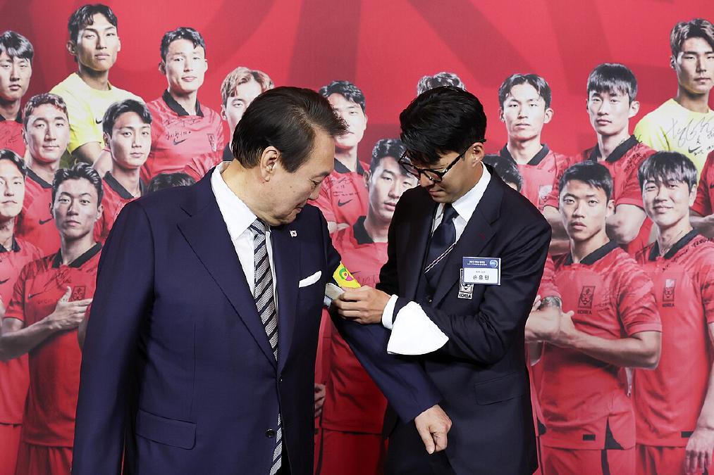 孙兴慜vs亚洲足球传奇：朴智星、中田英寿、孙继海对比