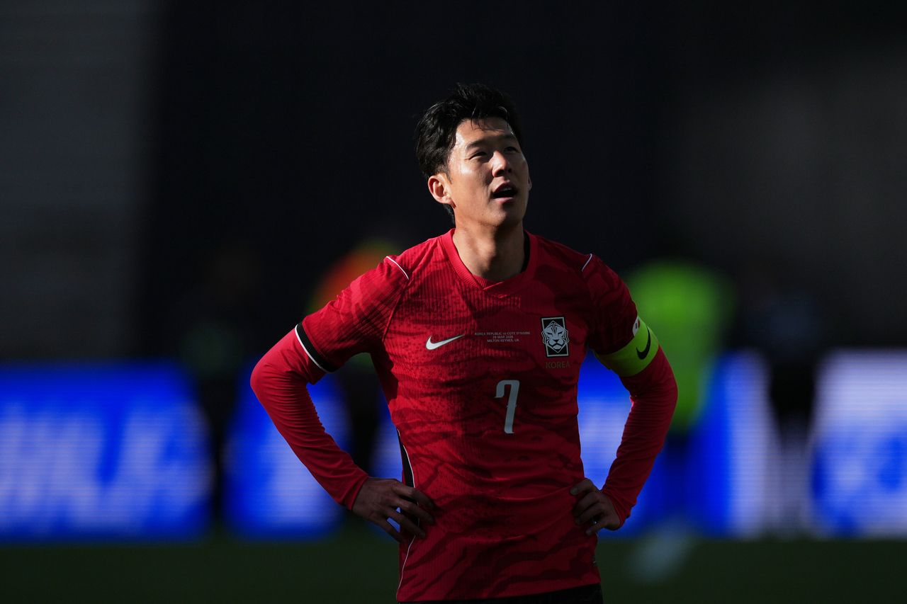 孙兴慜韩国0-4惨败:距世界杯93天,这场教训值多少钱?